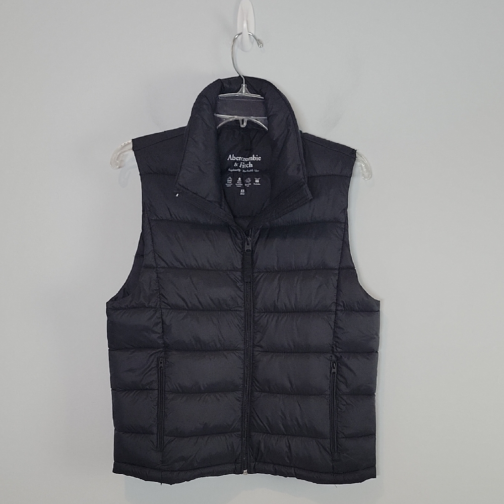 Abercrombie & Fitch black puffer vest XS